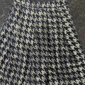 Ann Taylor Black and Gold Pleated Houndstooth Midi Skirt with Lining and Pockets